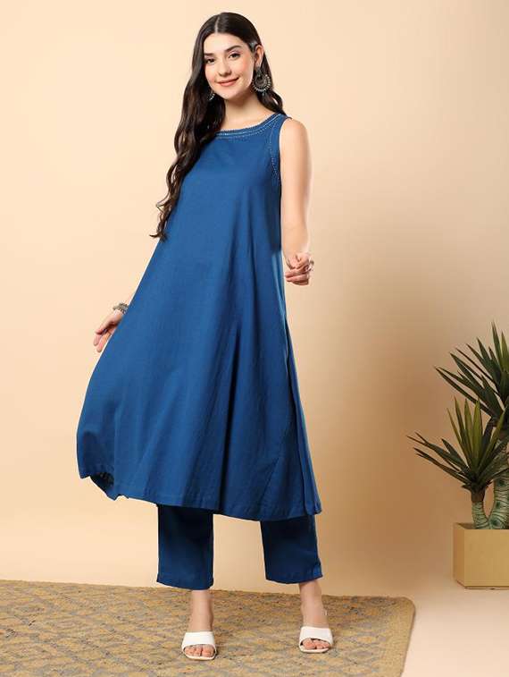 women solid round neck kurta pant set