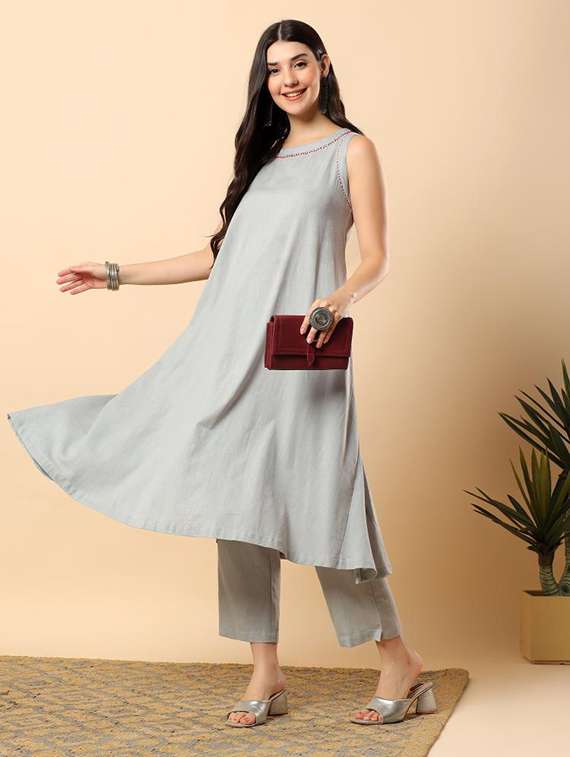 women solid round neck kurta pant set