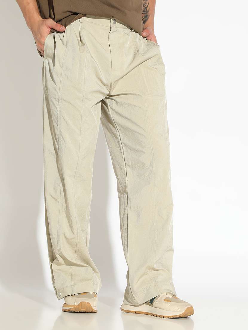 men solid low rise pleated casual trouser