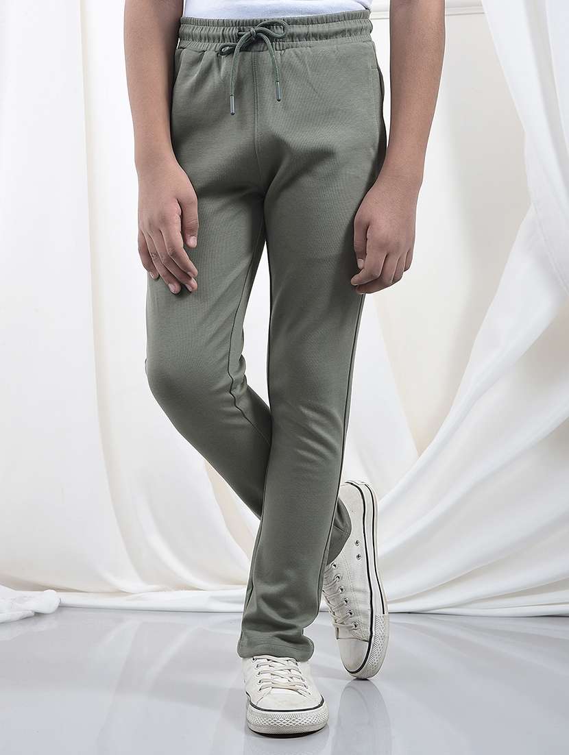 boys solid mid rise track pant
