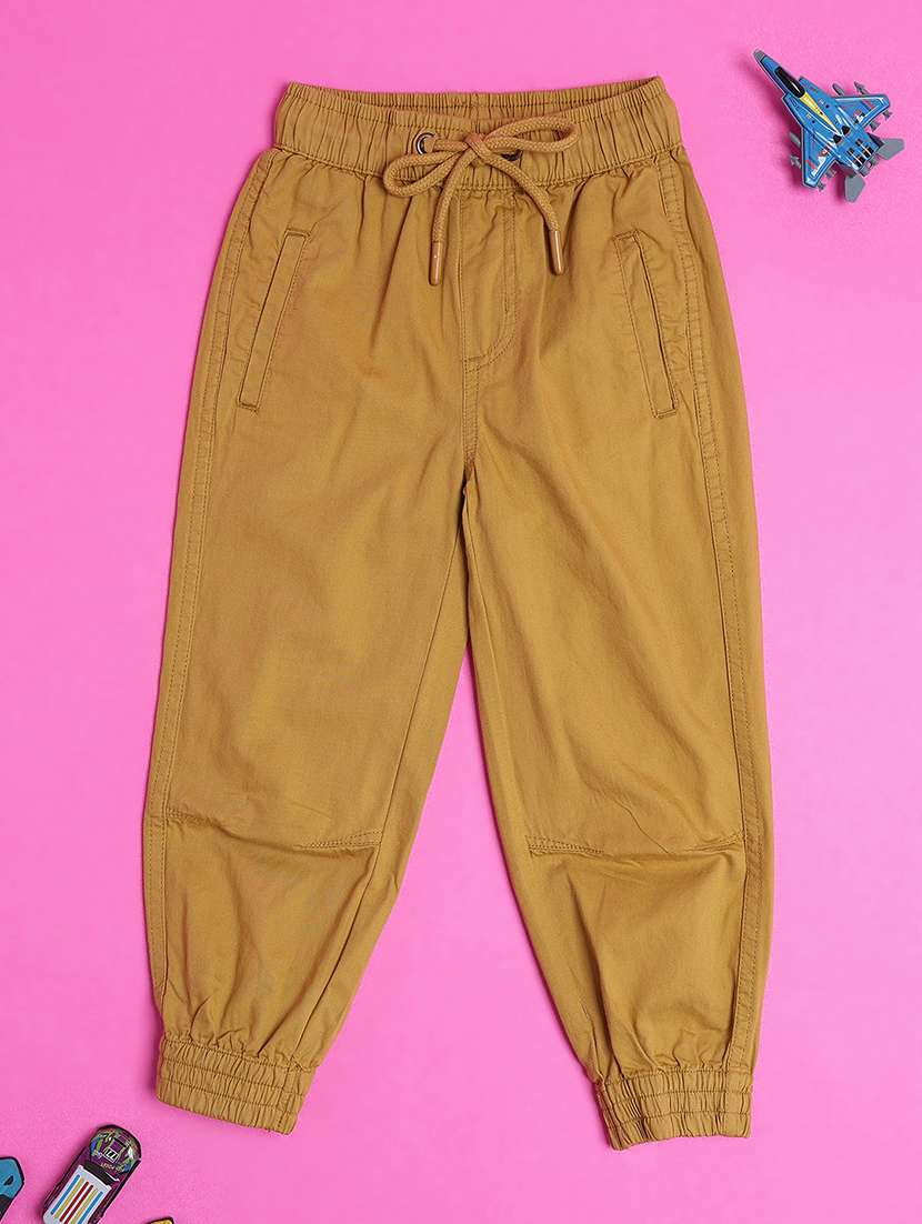 boys solid mid rise regular fit jogger