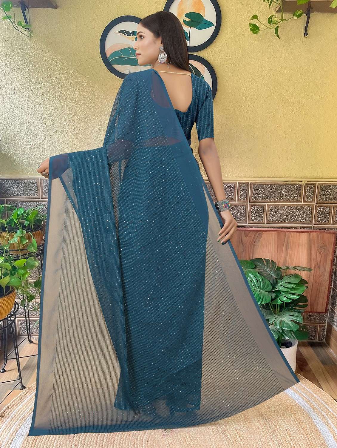 women solid with work embellished saree with blouse - 22103276 - Standard Image - 3