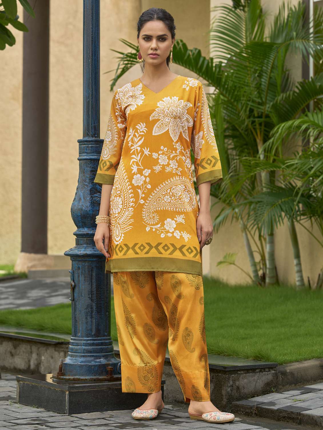 women printed three quarter sleeve ethnic co-ord set