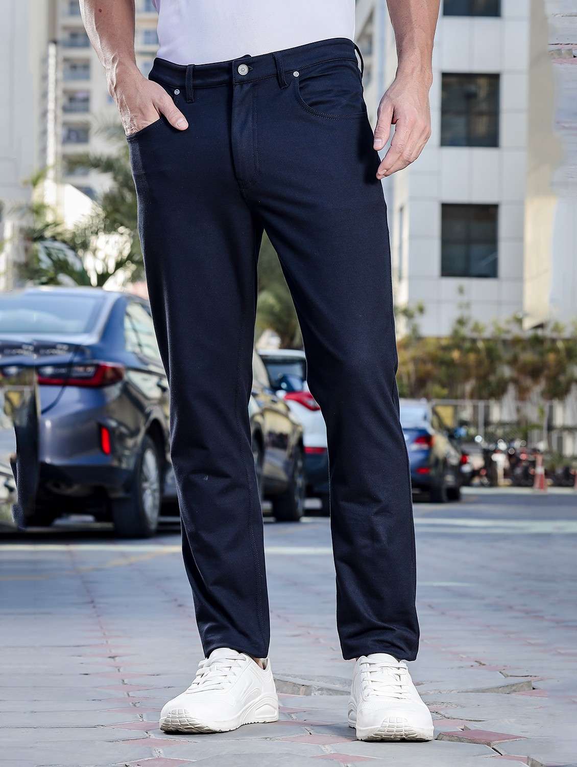men solid mid rise chinos casual trouser