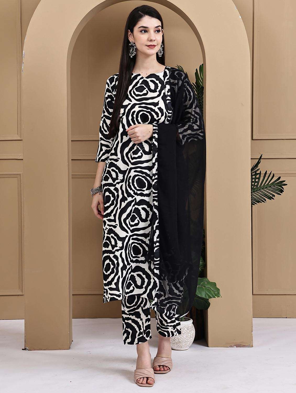 women printed three quarter sleeve kurta pant with dupatta set