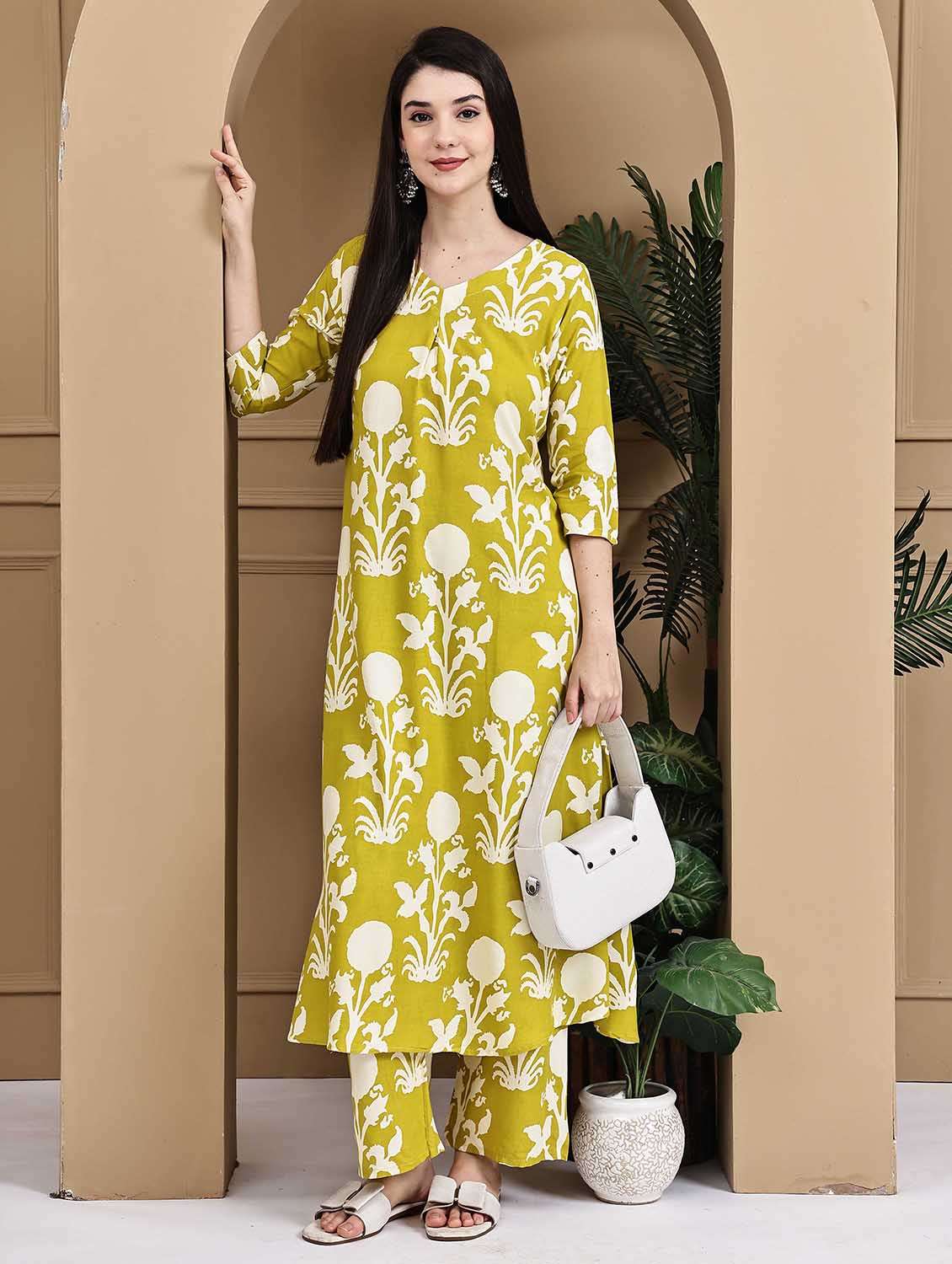 women printed three quarter sleeve kurta pant set
