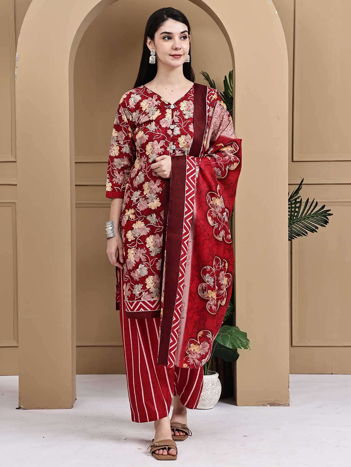 women printed three quarter sleeve kurta salwar with dupatta set