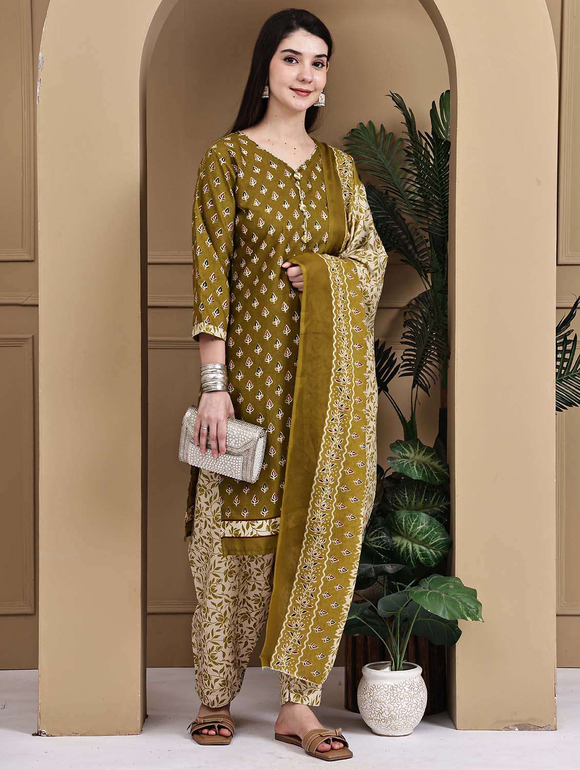 women printed three quarter sleeve kurta salwar with dupatta set