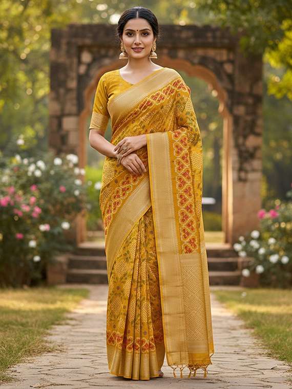 women printed bordered saree with blouse