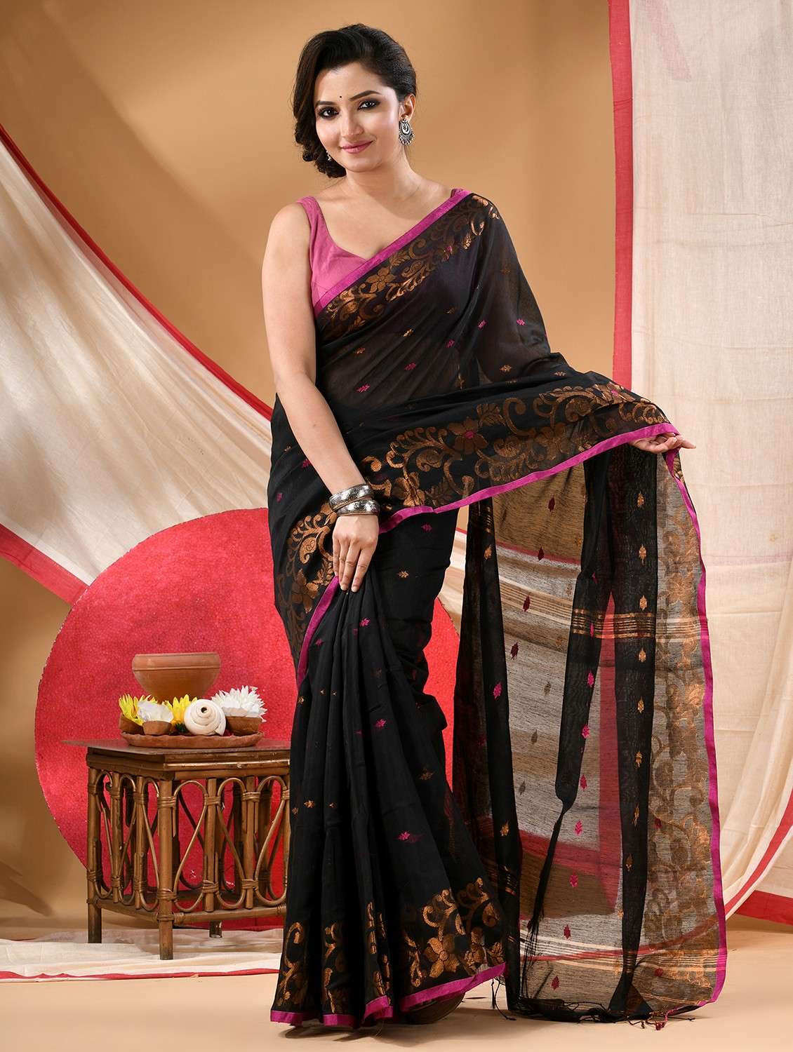 women self design handloom saree with blouse - 22105987 -  Zoom Image - 0