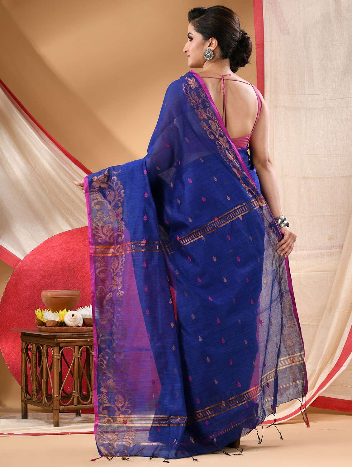 women self design handloom saree with blouse - 22105992 -  Standard Image - 3