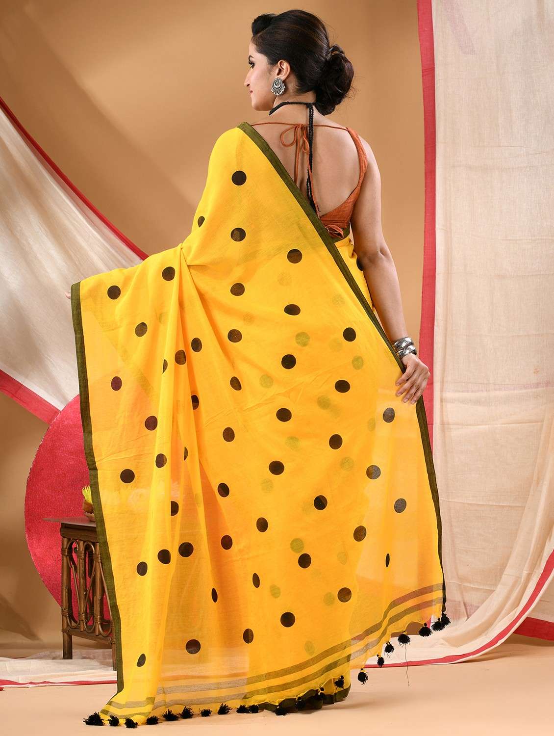 women polka dot handloom saree - 22106000 - Standard Image - 3