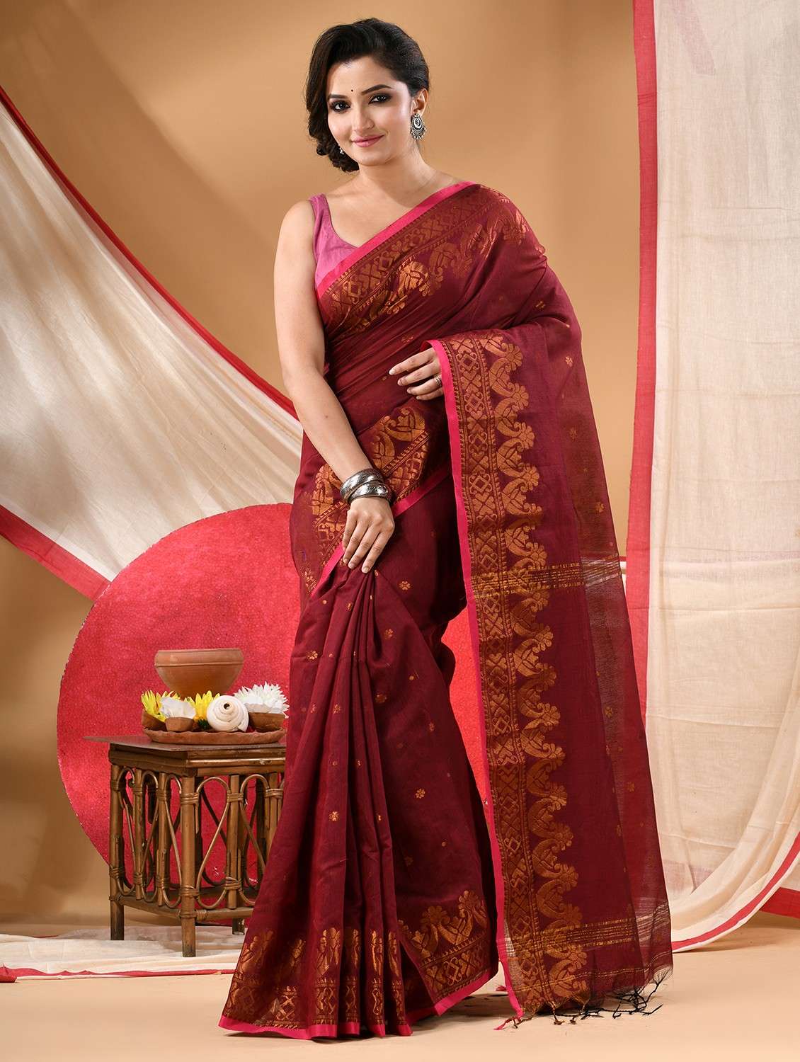 women self design handloom saree with blouse - 22106006 -  Zoom Image - 0