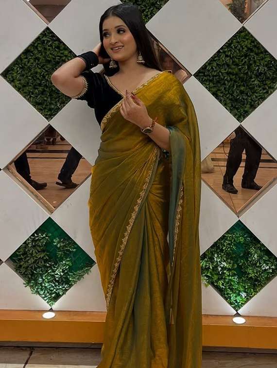 women solid with embellished bordered saree with blouse - 22106043 -  Standard Image - 3