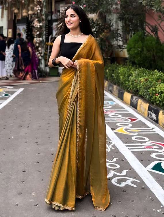 women solid with embellished bordered saree with blouse