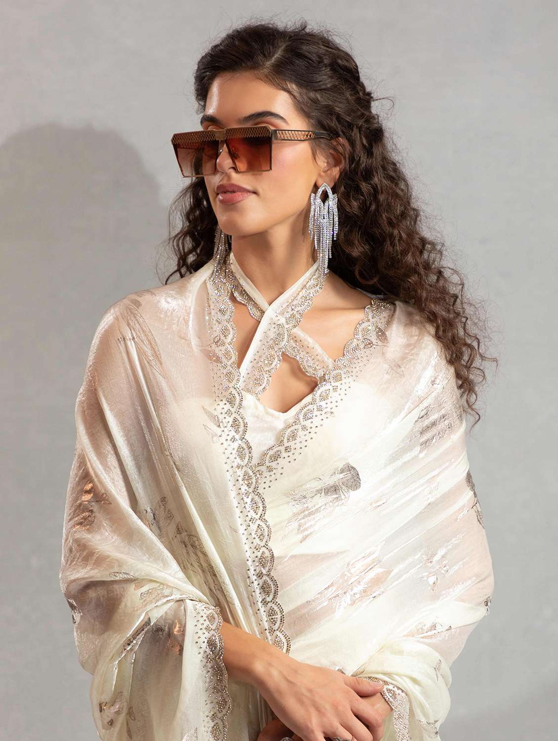 women solid with work embellished saree with blouse - 22106265 -  Standard Image - 3