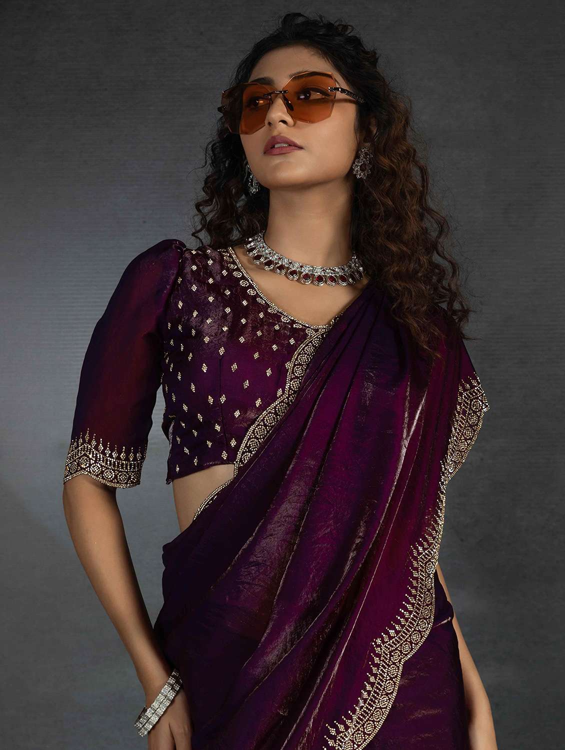 women solid with work embellished bordered saree with blouse - 22106266 -  Standard Image - 3
