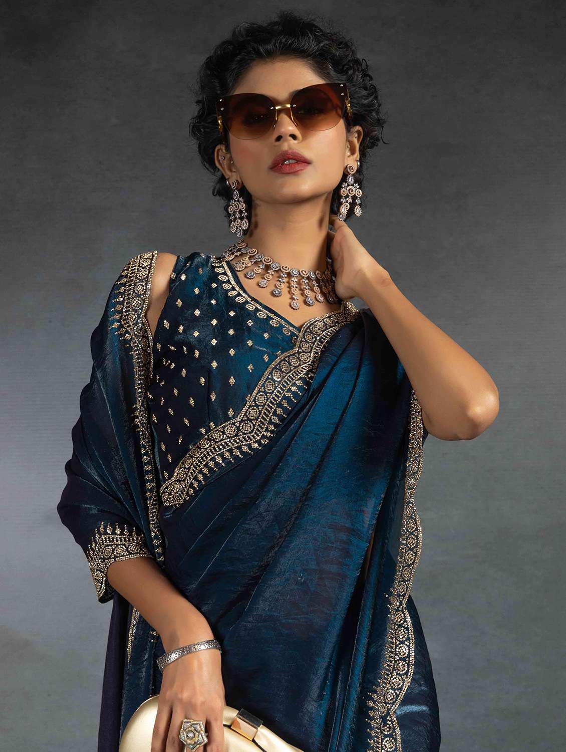 women solid with work embellished bordered saree with blouse - 22106267 -  Standard Image - 3