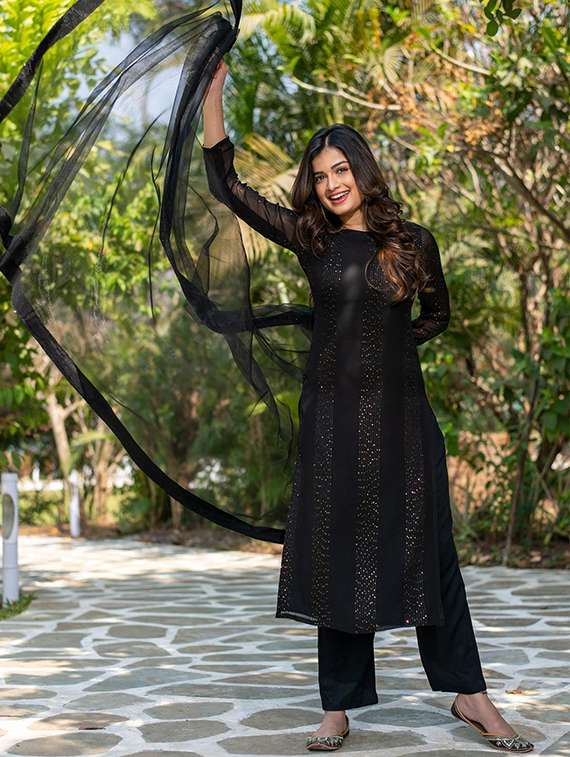women embroidered three quarter sleeve kurta pant with dupatta set - 22106390 - Standard Image - 3