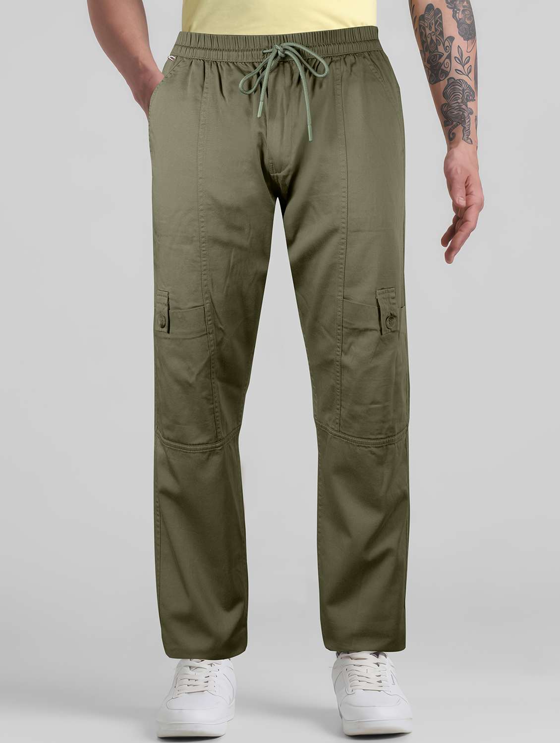men solid mid rise regular fit cargo