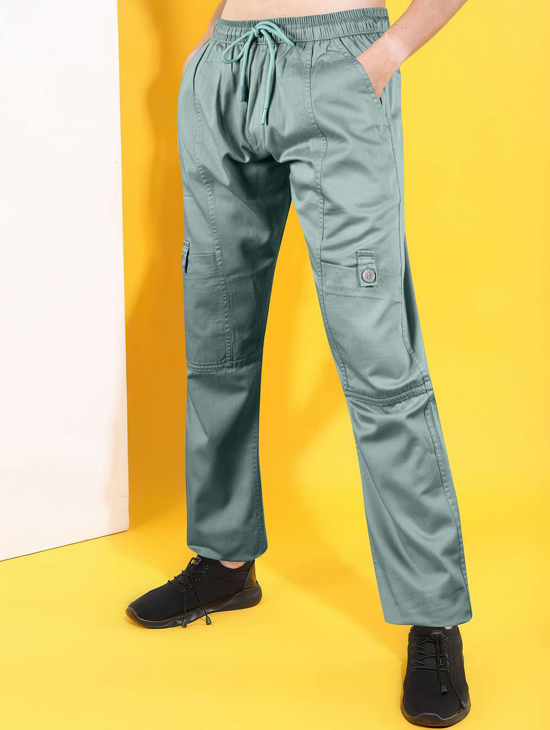 men solid mid rise regular fit cargo