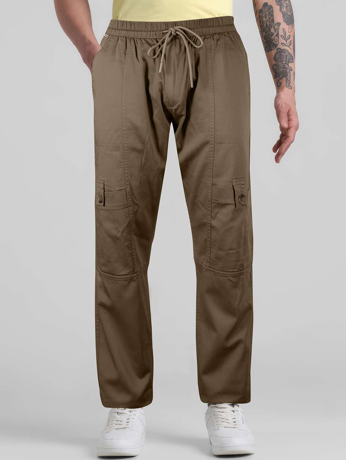men solid mid rise regular fit cargo