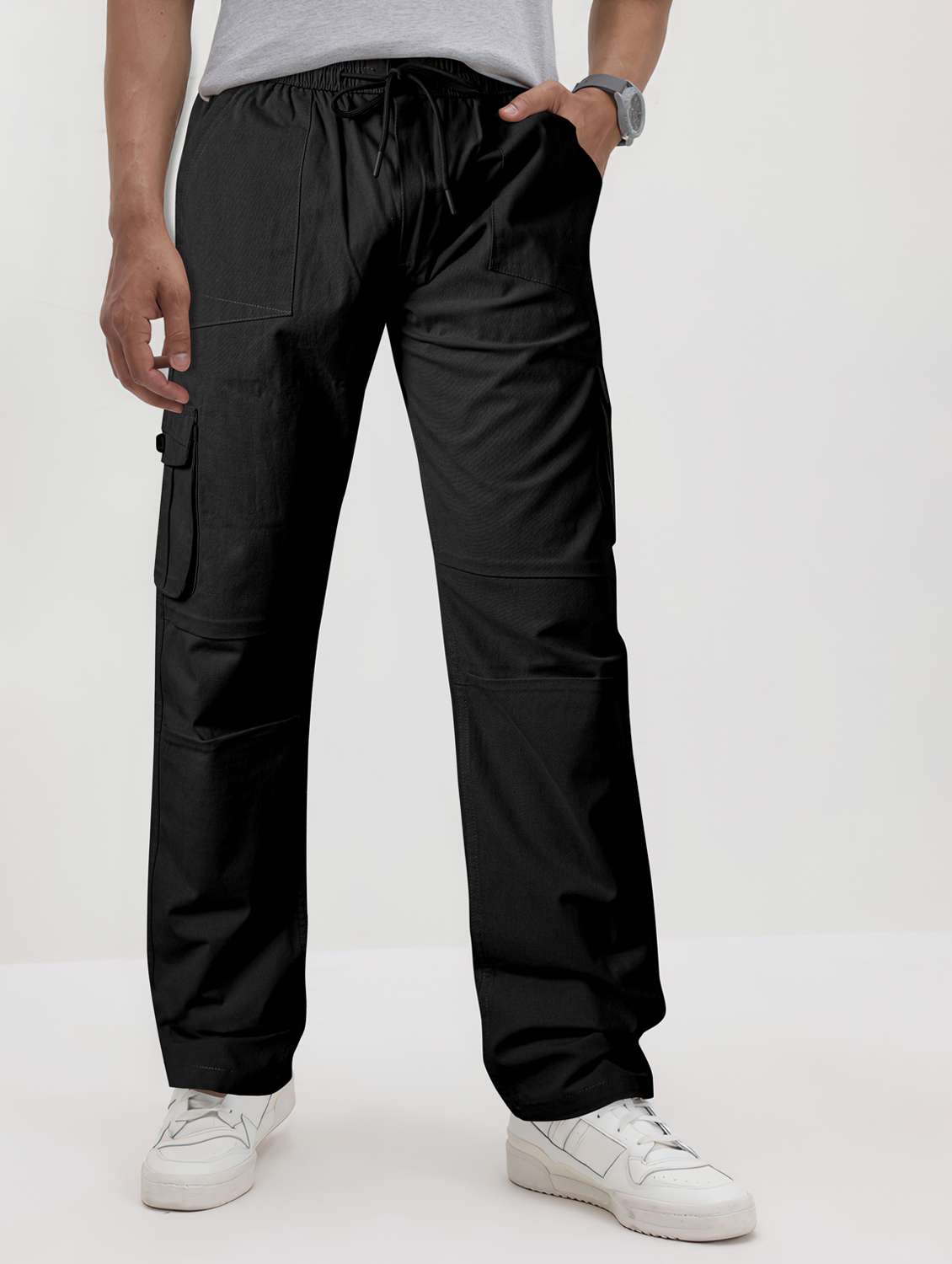 men solid mid rise regular fit cargo