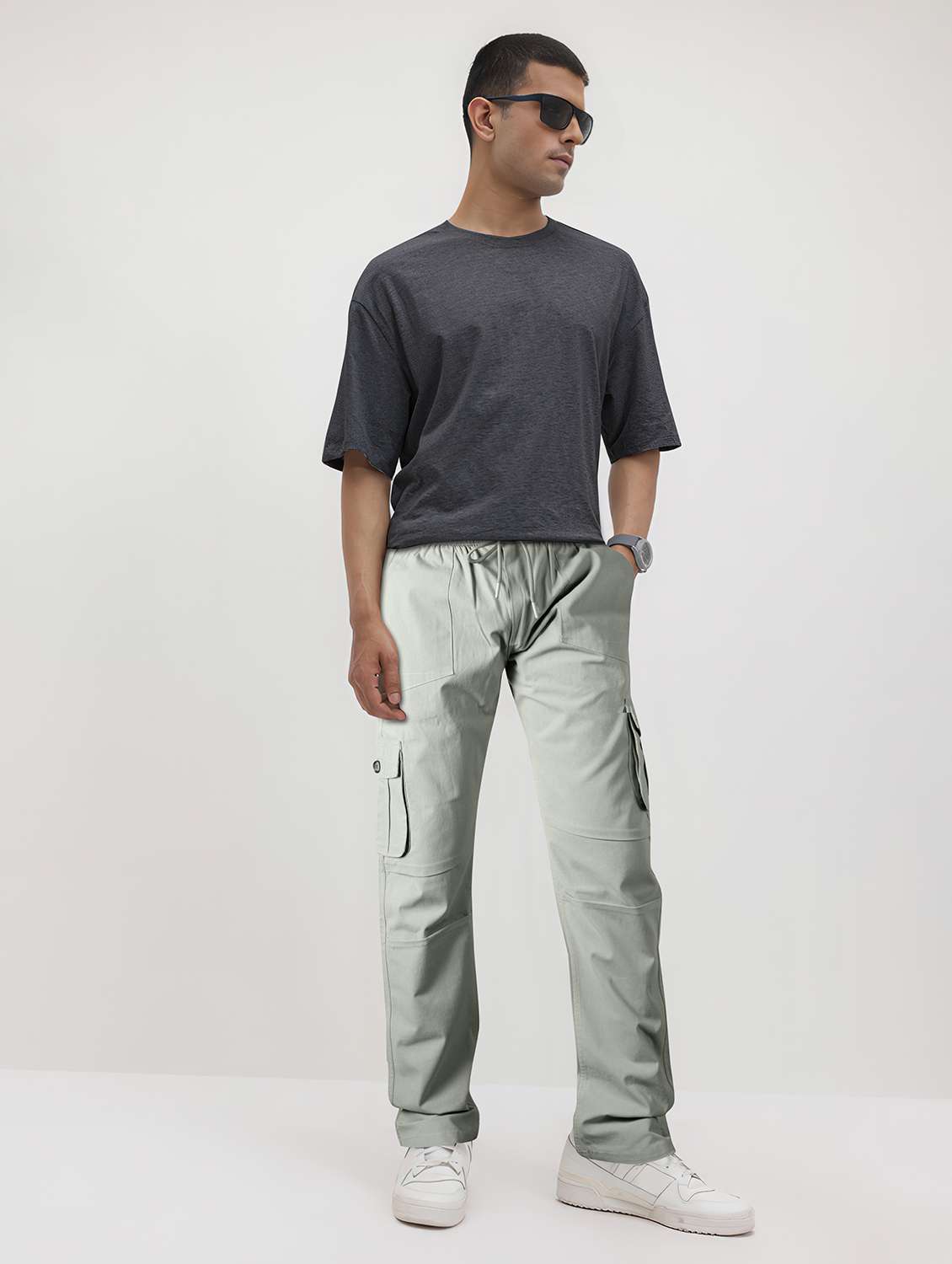 men solid mid rise regular fit cargo - 22107388 -  Standard Image - 3