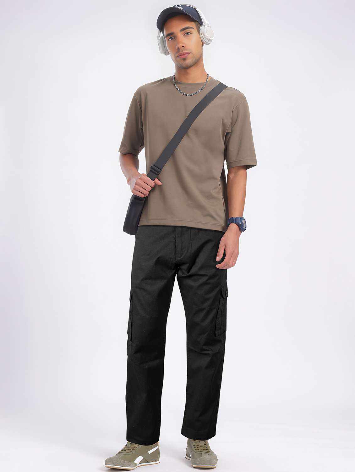 men solid mid rise regular fit cargo - 22107391 -  Standard Image - 3