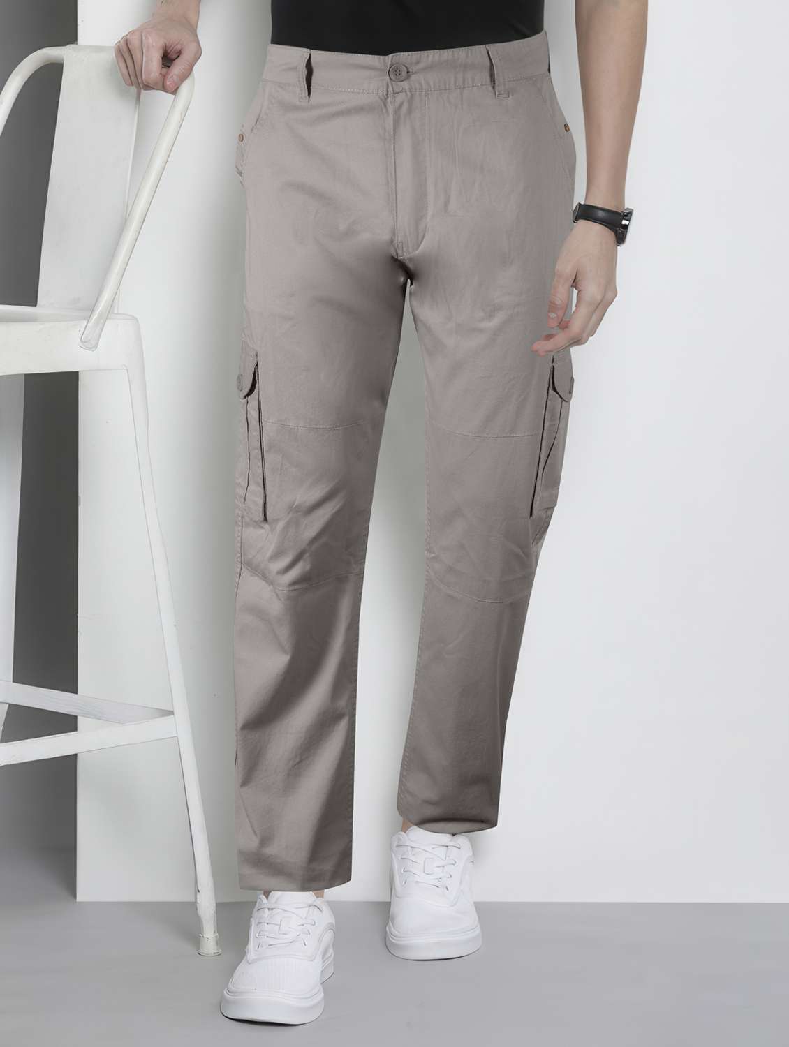men solid mid rise regular fit cargo