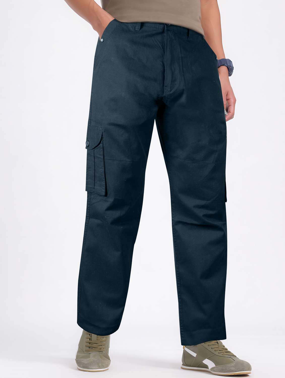 men solid mid rise regular fit cargo