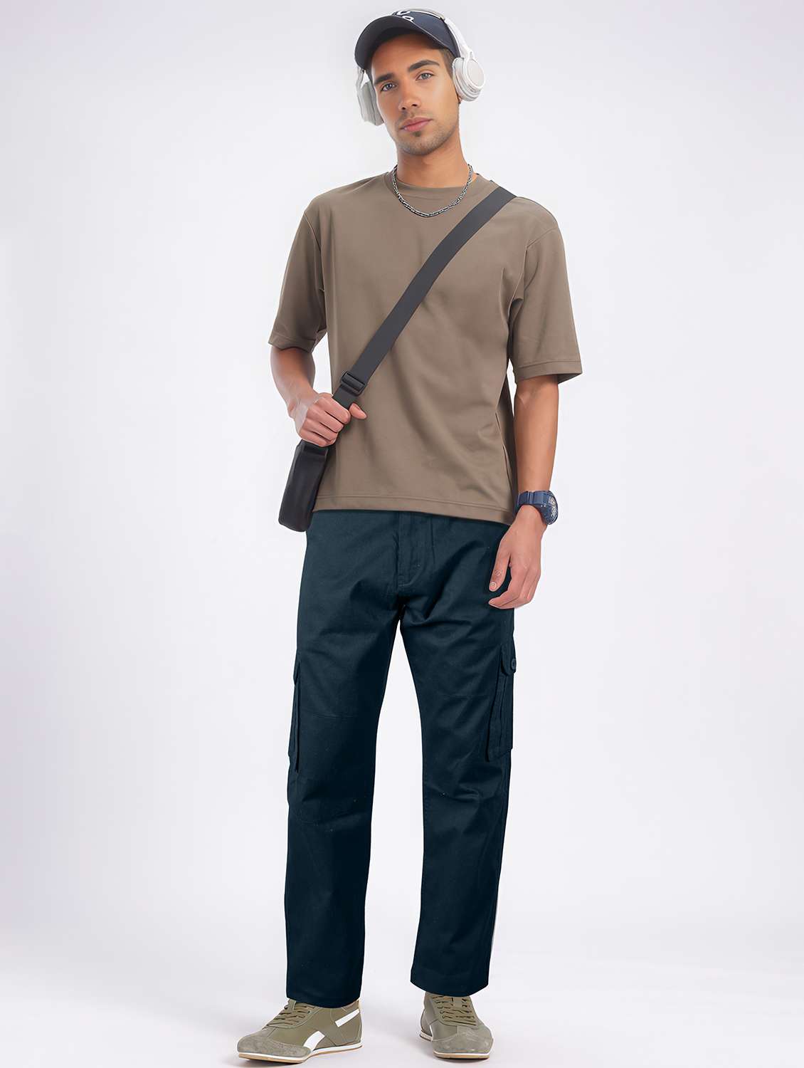 men solid mid rise regular fit cargo - 22107396 -  Standard Image - 3