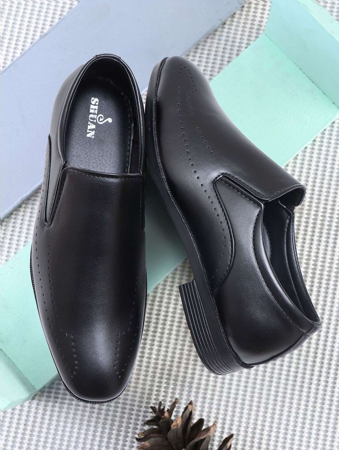 men black slip on formal shoes - 22107585 - Zoom Image - 0
