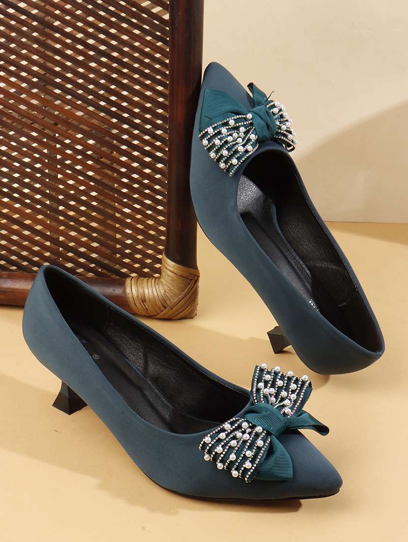 women green slip on pump