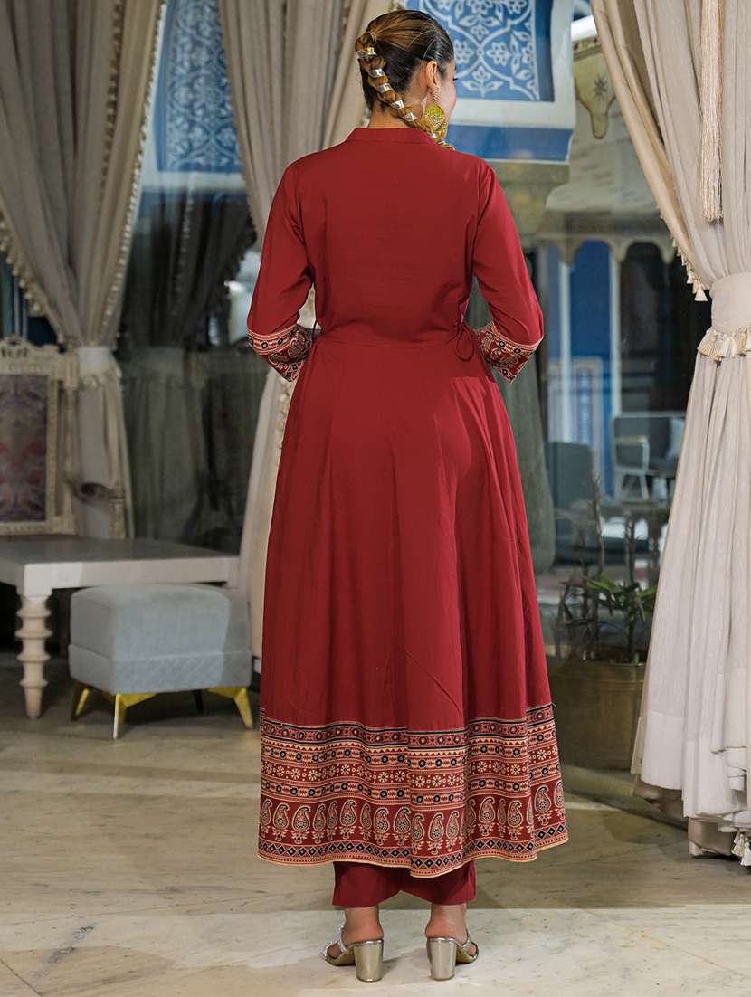 women paisley printed three quarter sleeve kurta pant with dupatta set - 22107712 -  Standard Image - 3