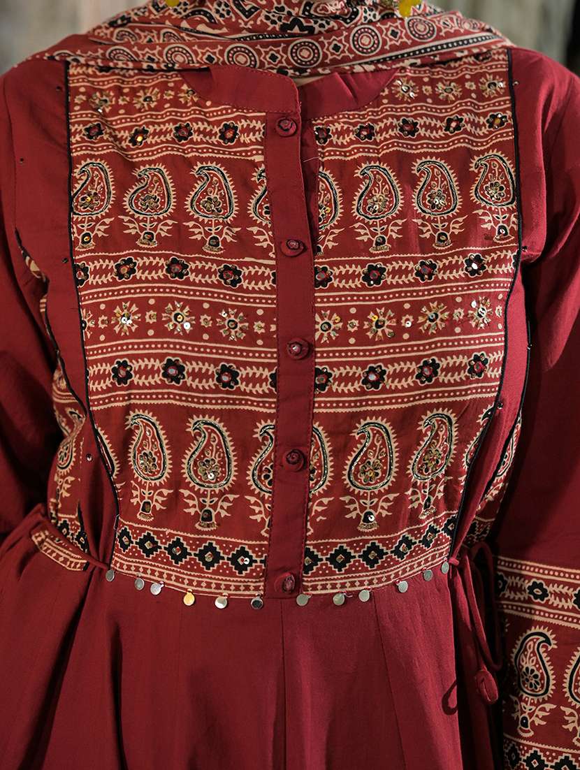 women paisley printed three quarter sleeve kurta pant with dupatta set - 22107712 -  Standard Image - 5