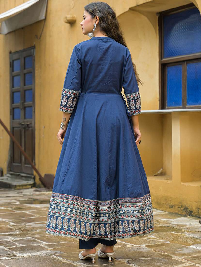 women paisley printed three quarter sleeve kurta pant with dupatta set - 22107714 -  Standard Image - 3