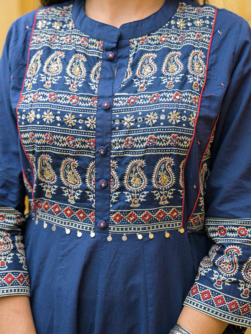 women paisley printed three quarter sleeve kurta pant with dupatta set - 22107714 -  Standard Image - 5