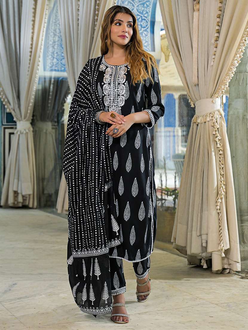 women printed three quarter sleeve kurta pant with dupatta set