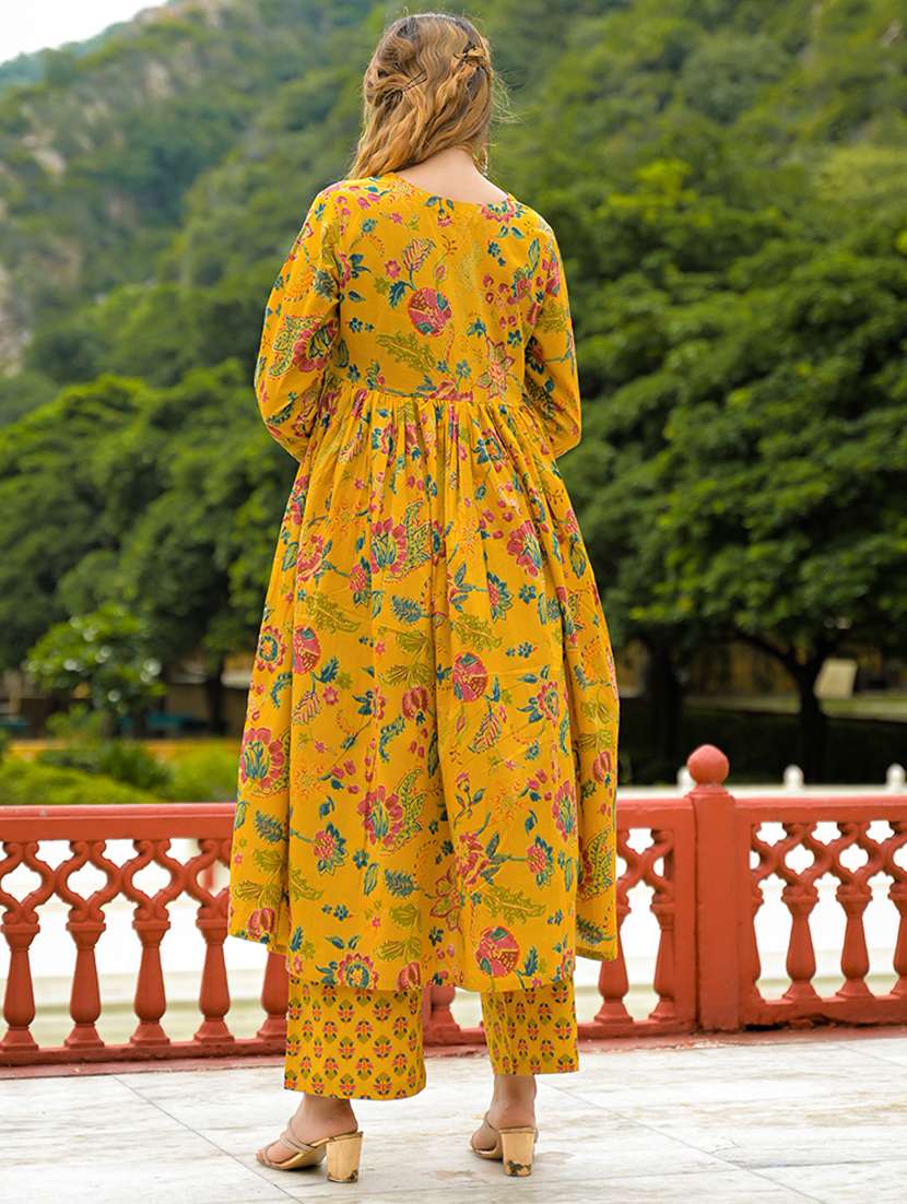 women floral three quarter sleeve kurta pant with dupatta set - 22107716 -  Standard Image - 3