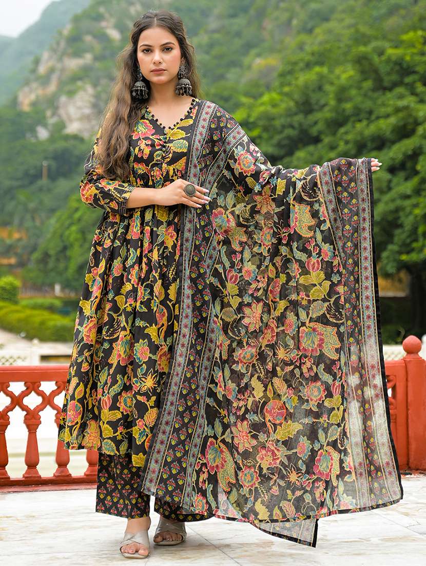 women floral three quarter sleeve kurta pant with dupatta set