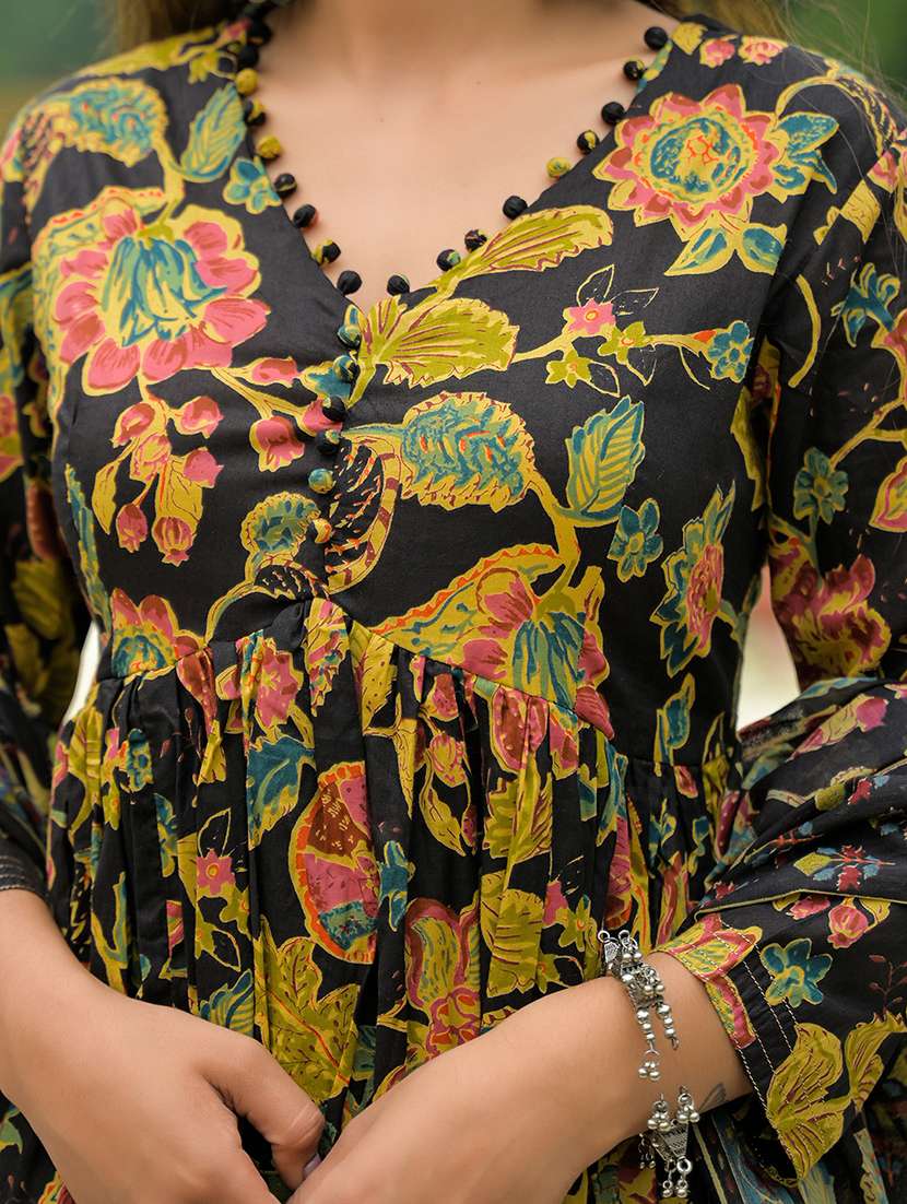 women floral three quarter sleeve kurta pant with dupatta set - 22107720 -  Standard Image - 5