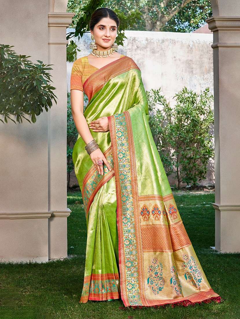 women self design kanjivaram saree with blouse