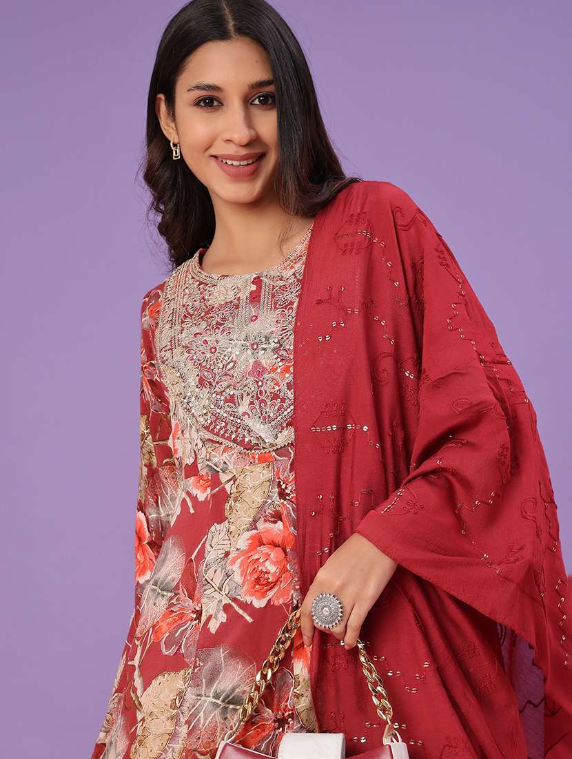 women floral three quarter sleeve kurta pant with dupatta set - 22110717 -  Standard Image - 3