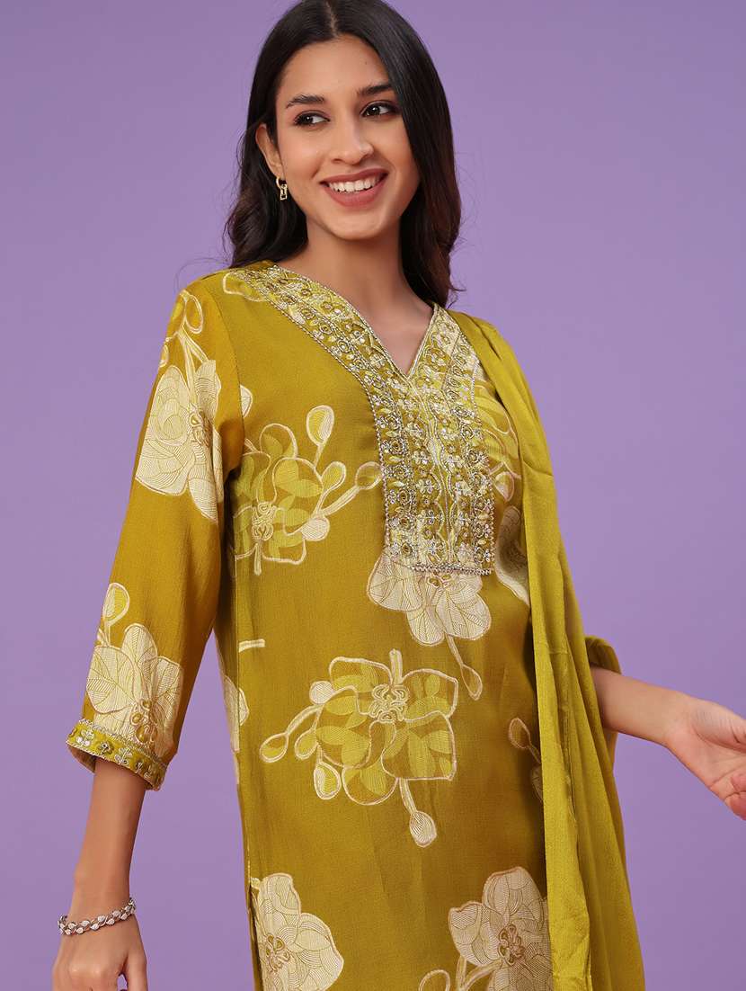 women floral three quarter sleeve kurta pant with dupatta set - 22110718 -  Standard Image - 3