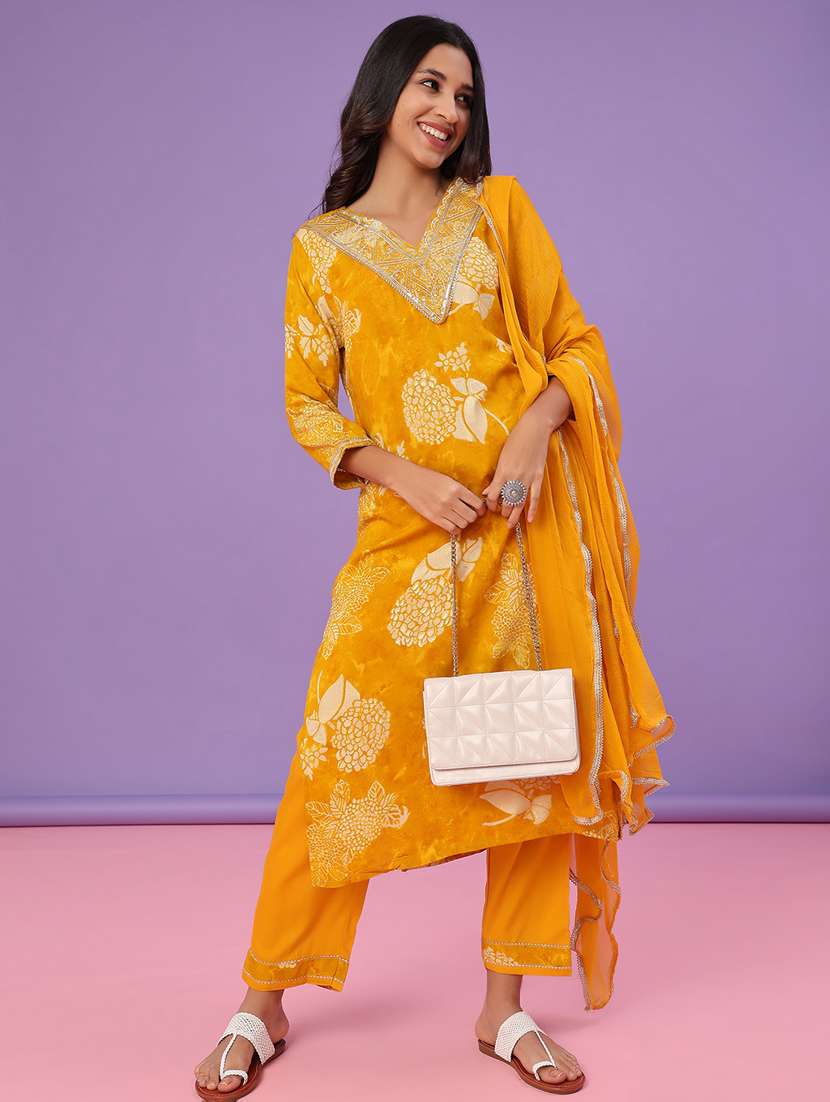 women floral three quarter sleeve kurta pant with dupatta set