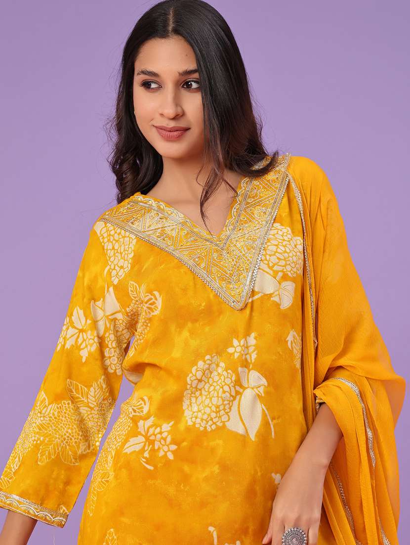 women floral three quarter sleeve kurta pant with dupatta set - 22110720 -  Standard Image - 3