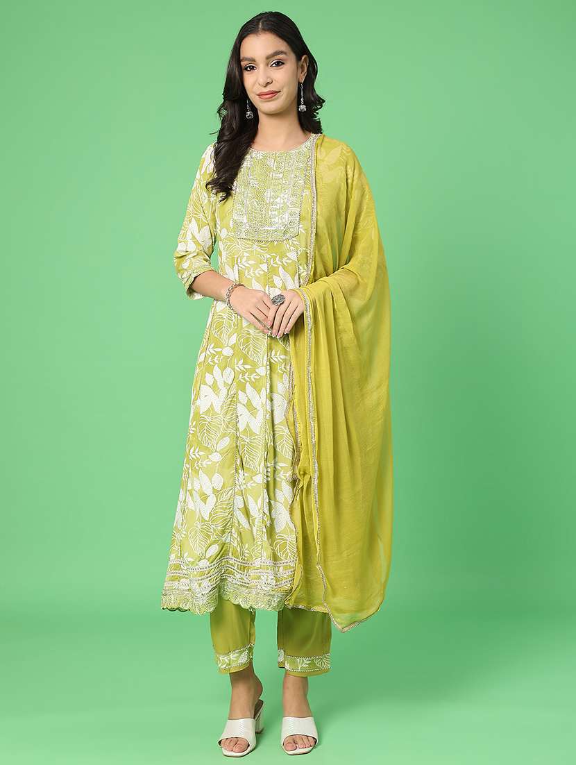 women printed three quarter sleeve kurta pant with dupatta set