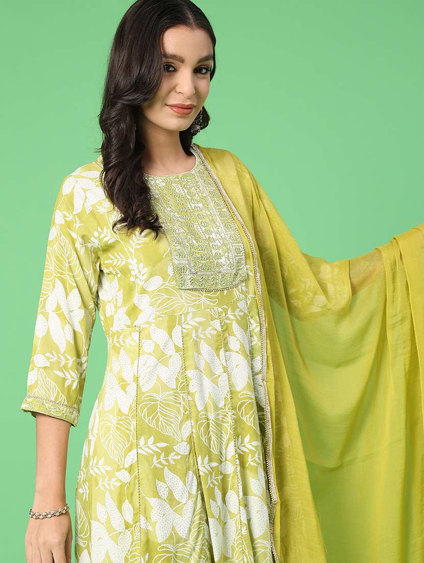 women printed three quarter sleeve kurta pant with dupatta set - 22110773 -  Standard Image - 3