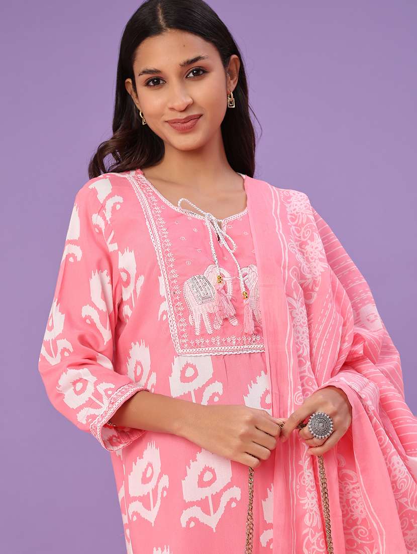women ikat printed three quarter sleeve kurta pant with dupatta set - 22110774 -  Standard Image - 3